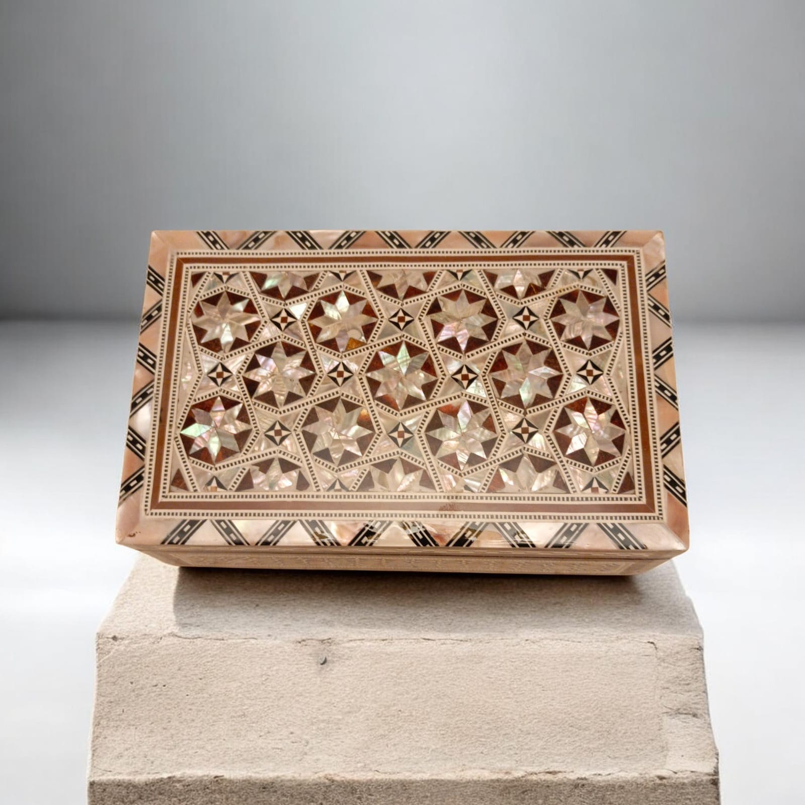 025-1 025 - Image 1